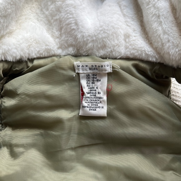 18M Green Vest - Picture 3 of 3